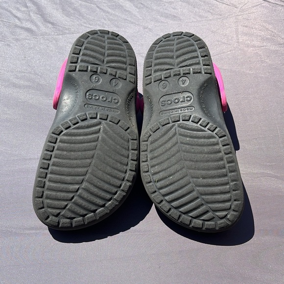 Crocs Pink and Black Mens Sz 4 Woman's Sz 6 GUC - Picture 5 of 6